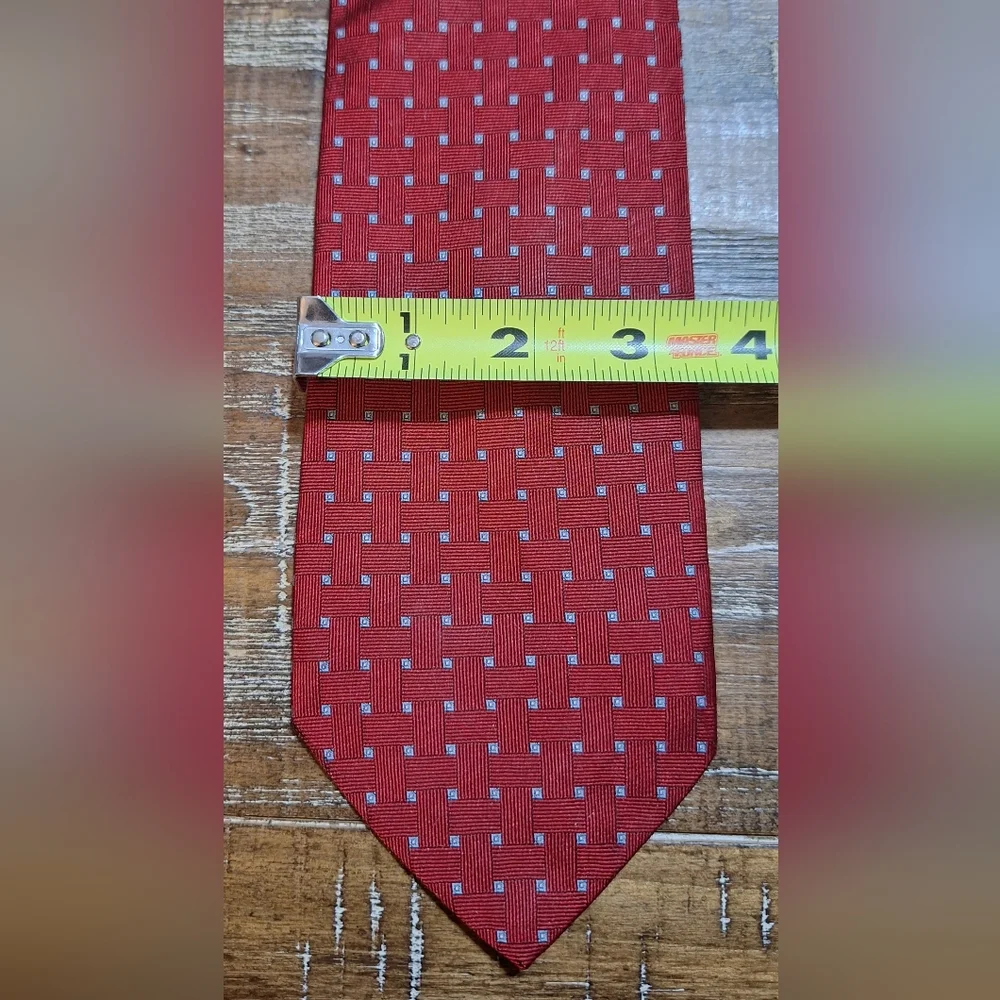 Brooks Brothers 346 100% Silk Men's Red Tie Necktie Made In The USA.  3.5‎ Width